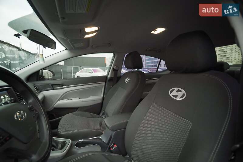 Седан Hyundai Elantra 2016 в Харкові