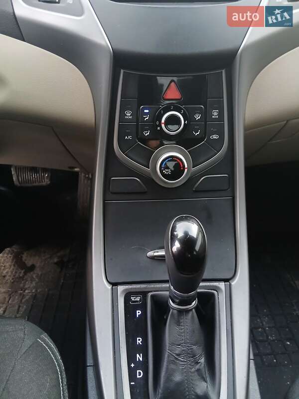 Седан Hyundai Elantra 2015 в Кагарлыке