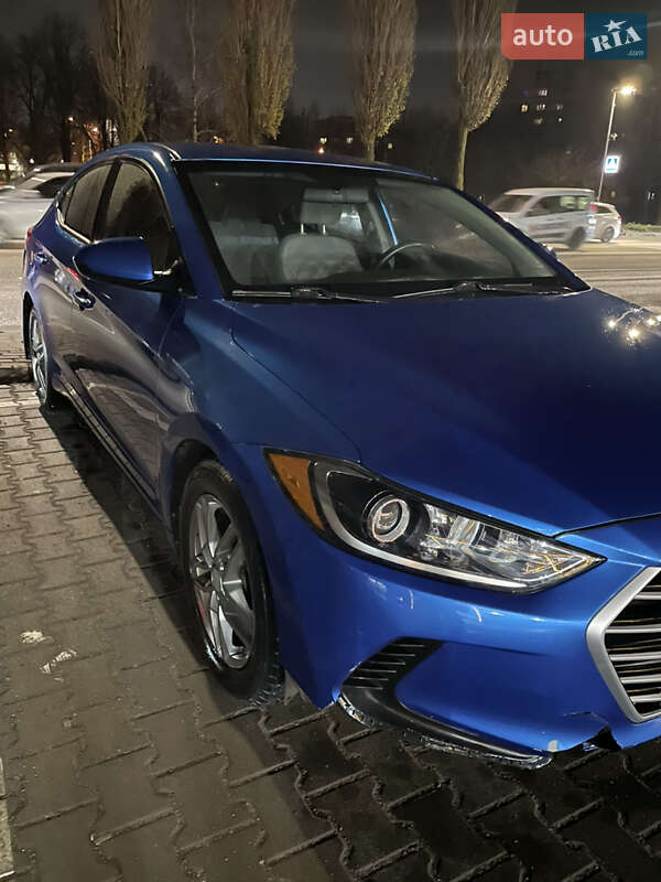 Седан Hyundai Elantra 2016 в Киеве