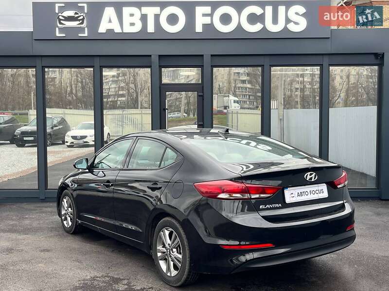 Седан Hyundai Elantra 2017 в Киеве