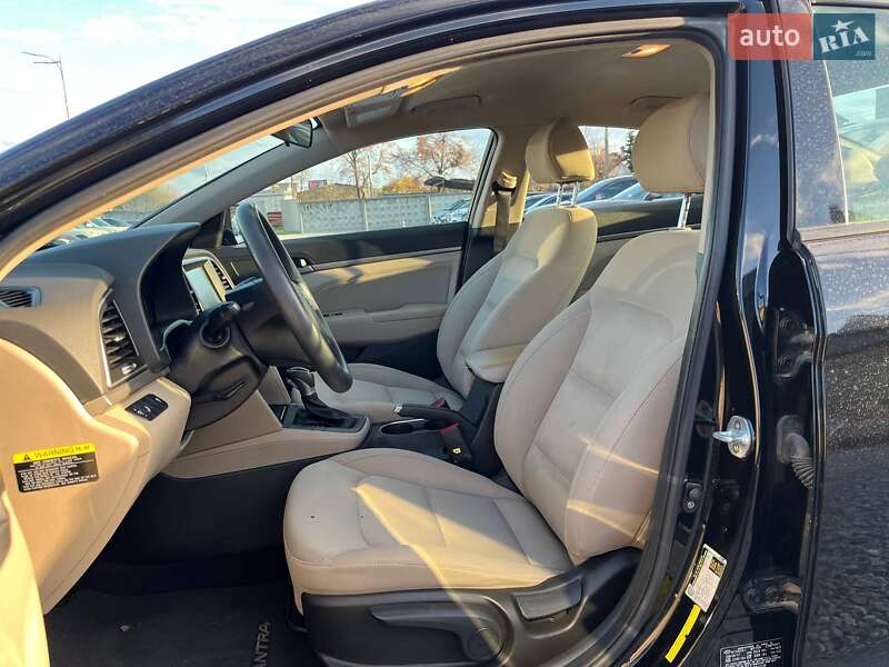 Седан Hyundai Elantra 2017 в Киеве