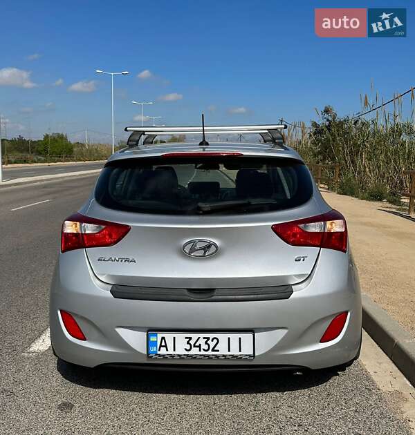 Хэтчбек Hyundai Elantra 2015 в Киеве