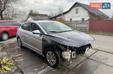 Седан Hyundai Elantra 2016 в Киеве