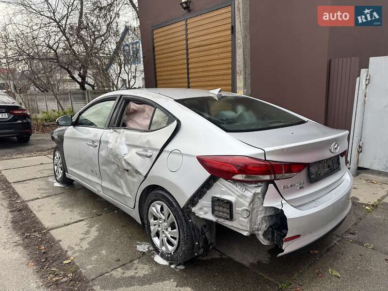 Седан Hyundai Elantra 2016 в Києві фото 5 Седан Hyundai Elantra 2016 в Києві