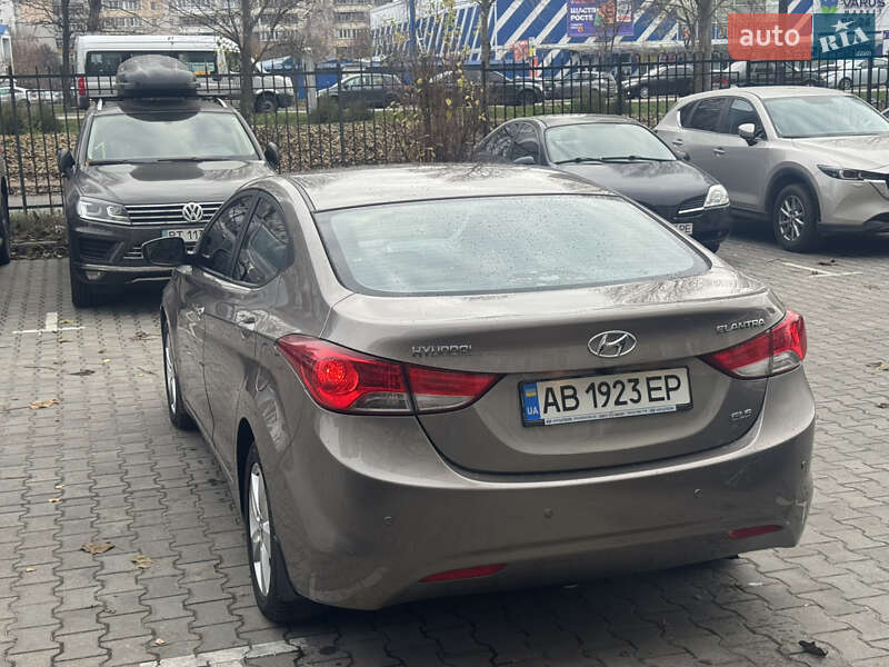 Седан Hyundai Elantra 2012 в Броварах