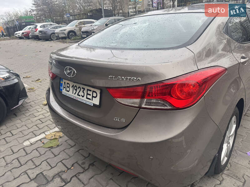Седан Hyundai Elantra 2012 в Броварах