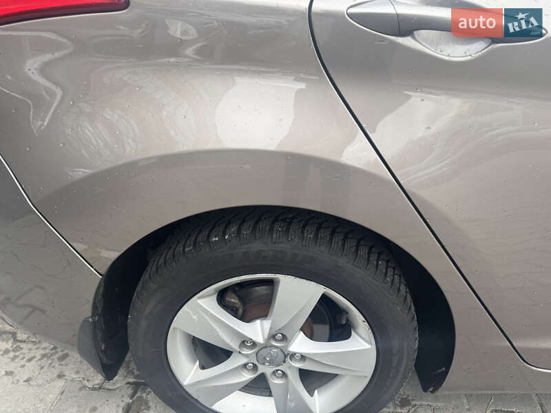 Седан Hyundai Elantra 2012 в Броварах
