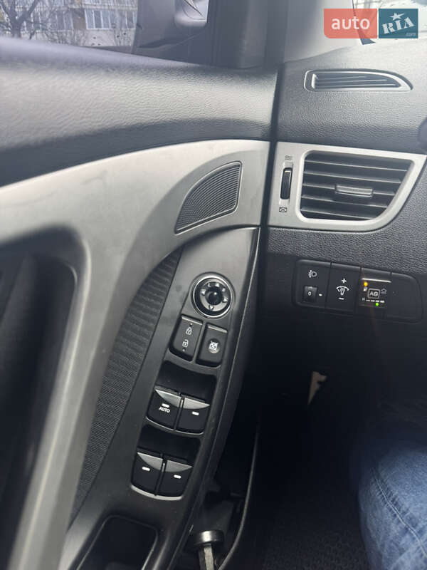 Седан Hyundai Elantra 2012 в Броварах