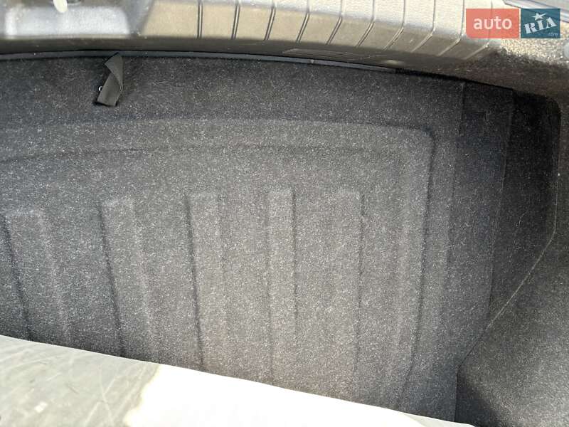 Седан Hyundai Elantra 2018 в Киеве