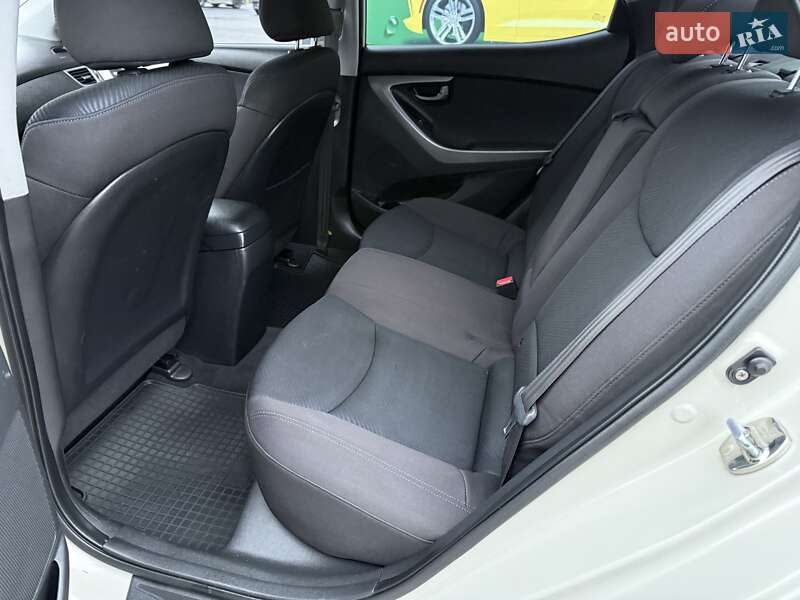 Седан Hyundai Elantra 2011 в Днепре