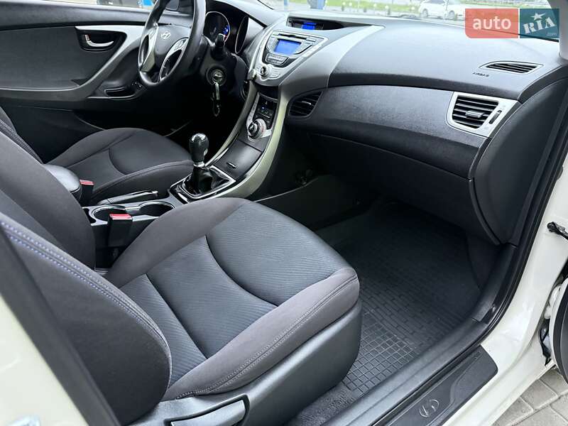 Седан Hyundai Elantra 2011 в Днепре
