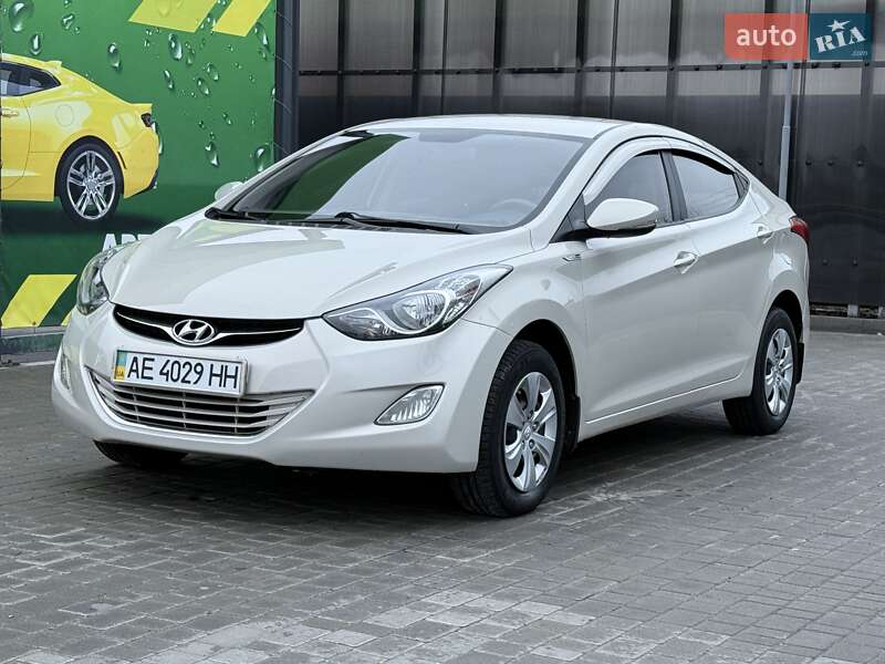 Седан Hyundai Elantra 2011 в Днепре