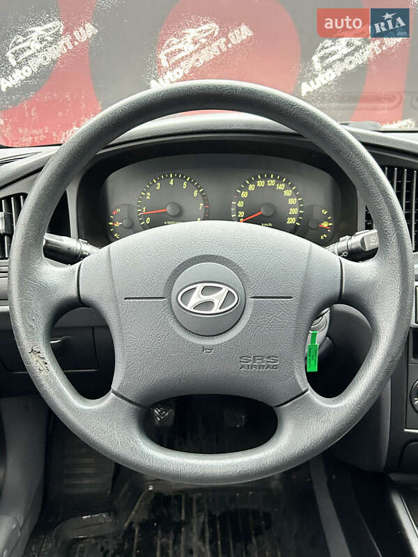 Седан Hyundai Elantra 2004 в Сумах