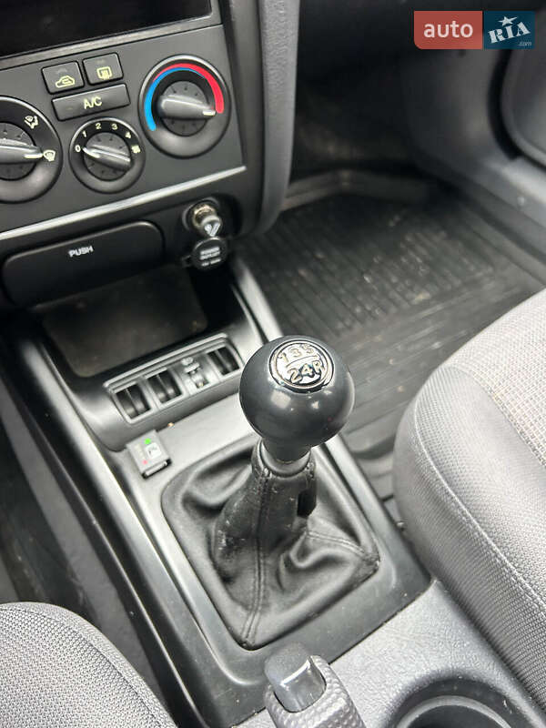 Седан Hyundai Elantra 2004 в Сумах