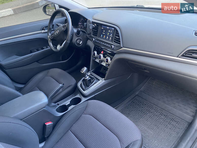 Седан Hyundai Elantra 2019 в Киеве