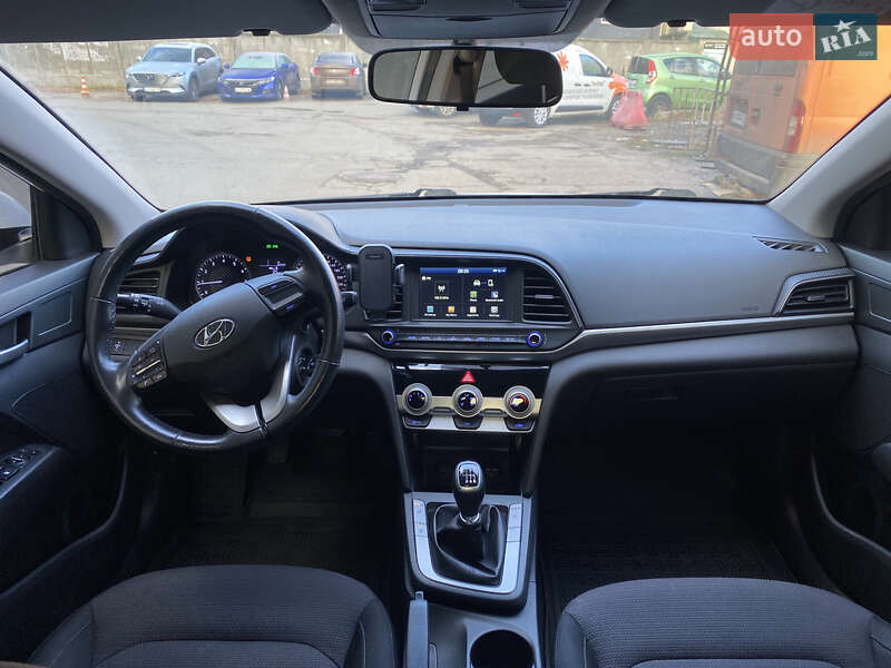 Седан Hyundai Elantra 2019 в Киеве