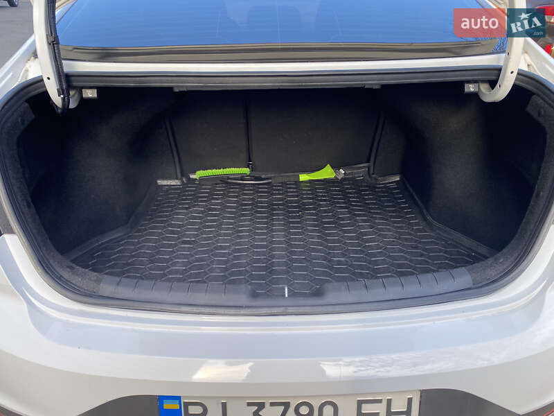 Седан Hyundai Elantra 2019 в Киеве