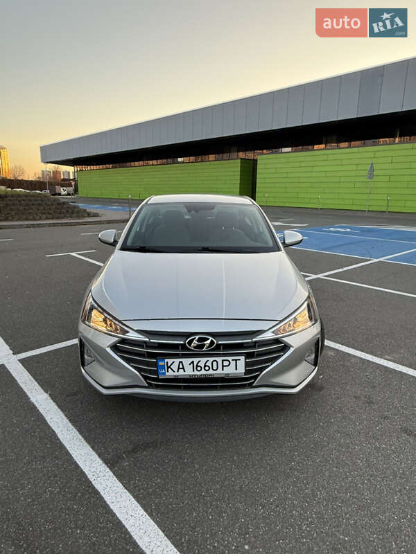 Седан Hyundai Elantra 2019 в Киеве