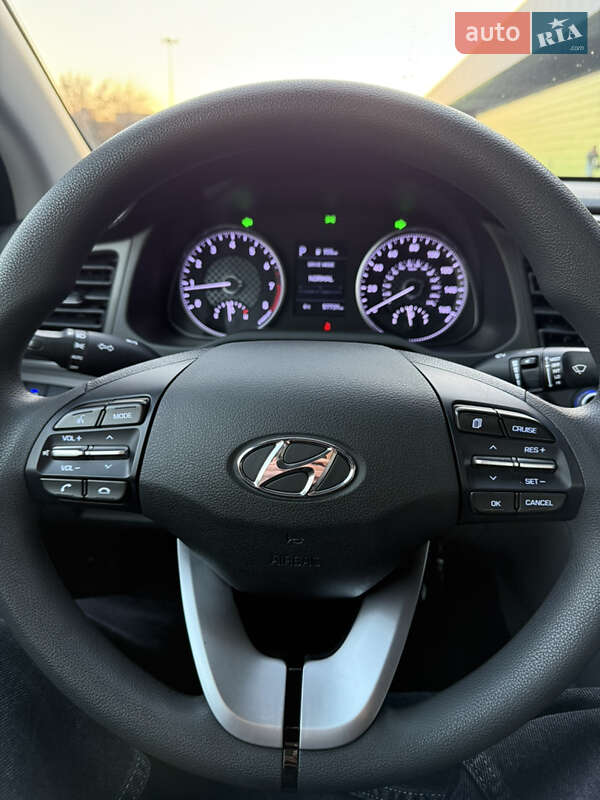 Седан Hyundai Elantra 2019 в Киеве