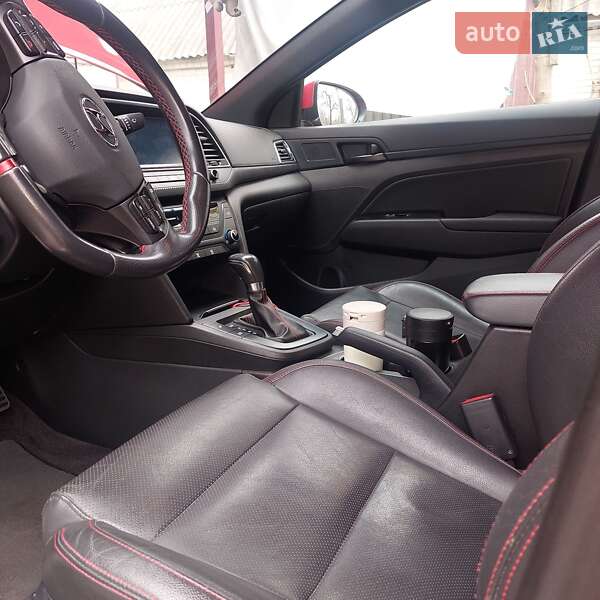 Седан Hyundai Elantra 2018 в Киеве