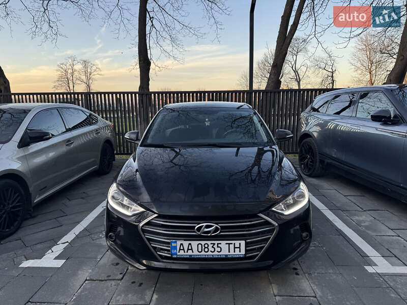 Седан Hyundai Elantra 2017 в Ивано-Франковске