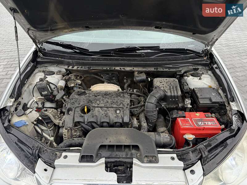 Седан Hyundai Elantra 2010 в Черновцах