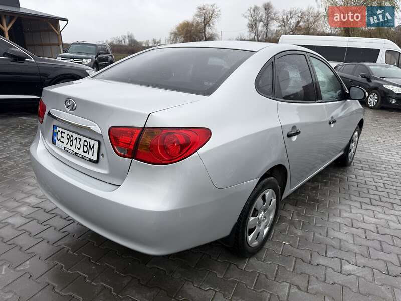 Седан Hyundai Elantra 2010 в Черновцах