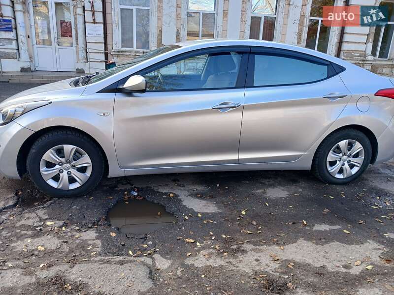Седан Hyundai Elantra 2012 в Болграді