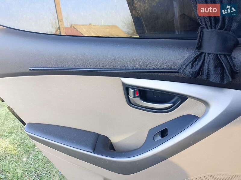 Седан Hyundai Elantra 2014 в Великой Александровке