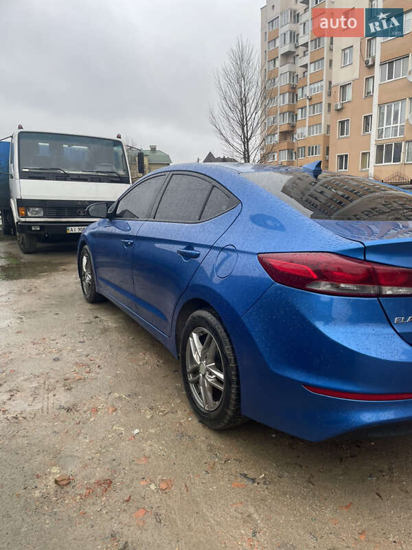 Седан Hyundai Elantra 2016 в Киеве