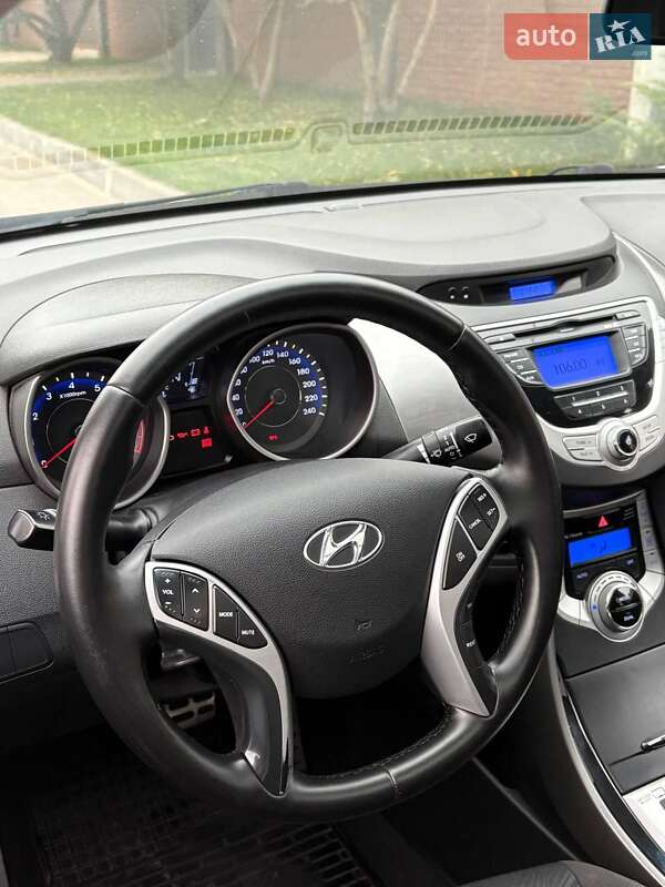 Седан Hyundai Elantra 2011 в Киеве
