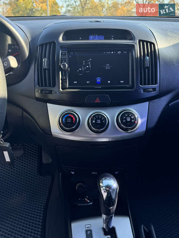 Седан Hyundai Elantra 2011 в Николаеве