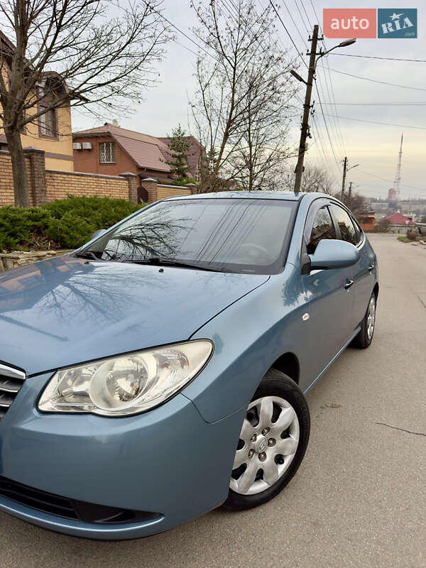 Седан Hyundai Elantra 2009 в Днепре