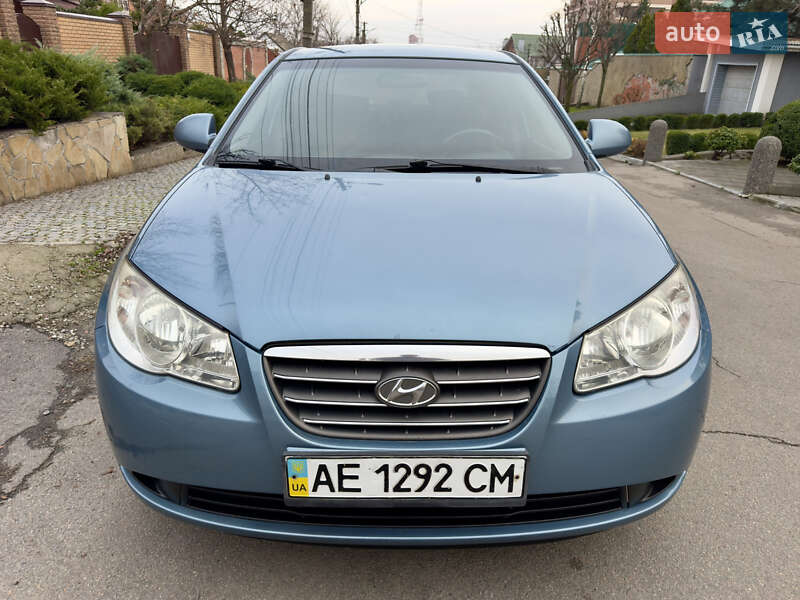 Седан Hyundai Elantra 2009 в Днепре