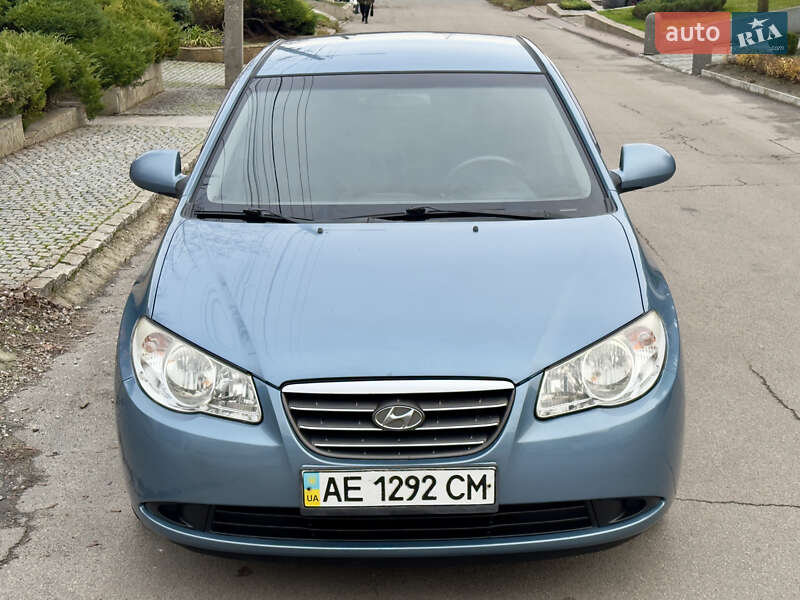 Седан Hyundai Elantra 2009 в Днепре