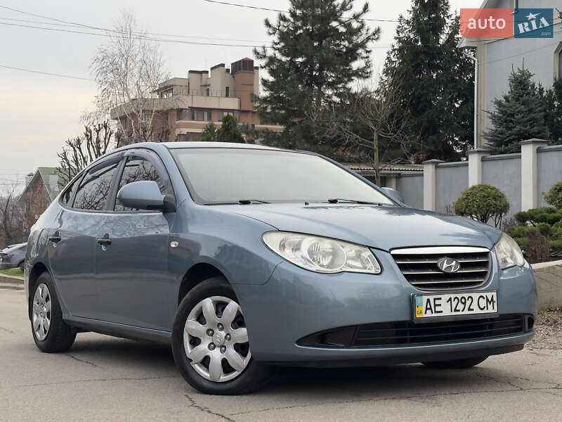 Седан Hyundai Elantra 2009 в Днепре
