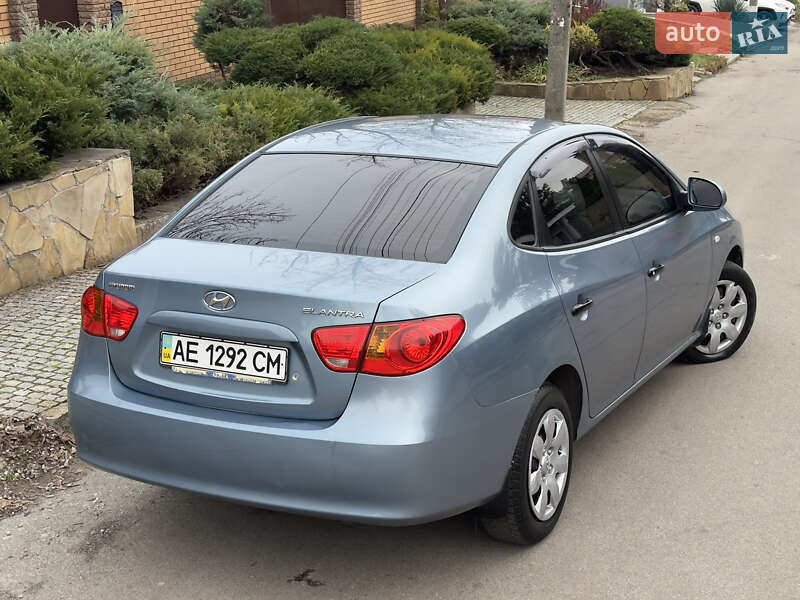 Седан Hyundai Elantra 2009 в Днепре