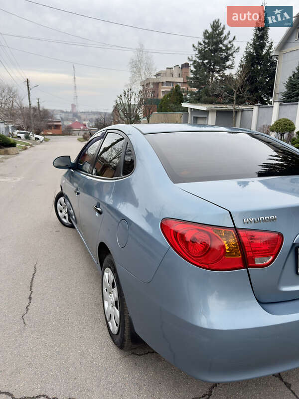 Седан Hyundai Elantra 2009 в Днепре