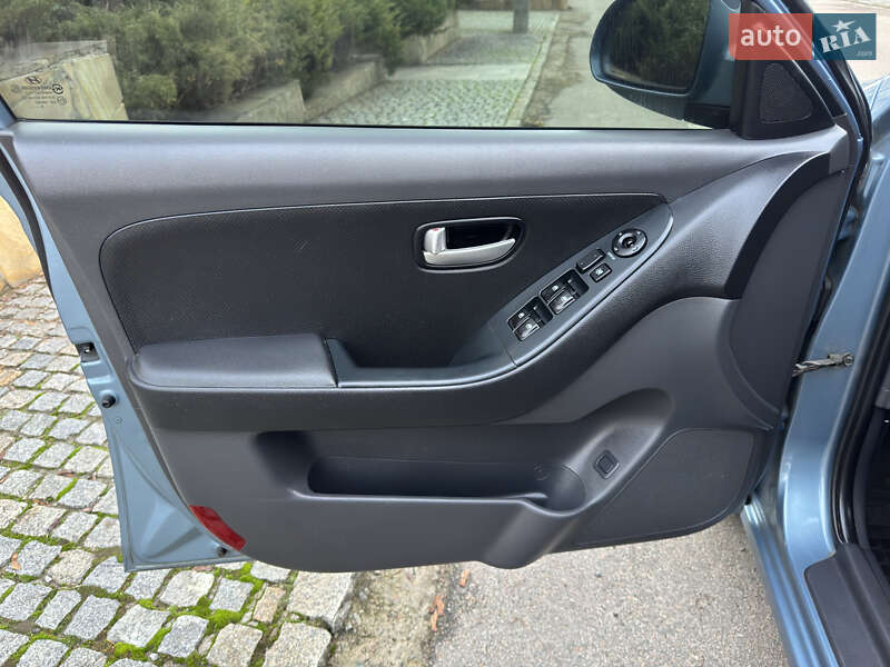 Седан Hyundai Elantra 2009 в Днепре
