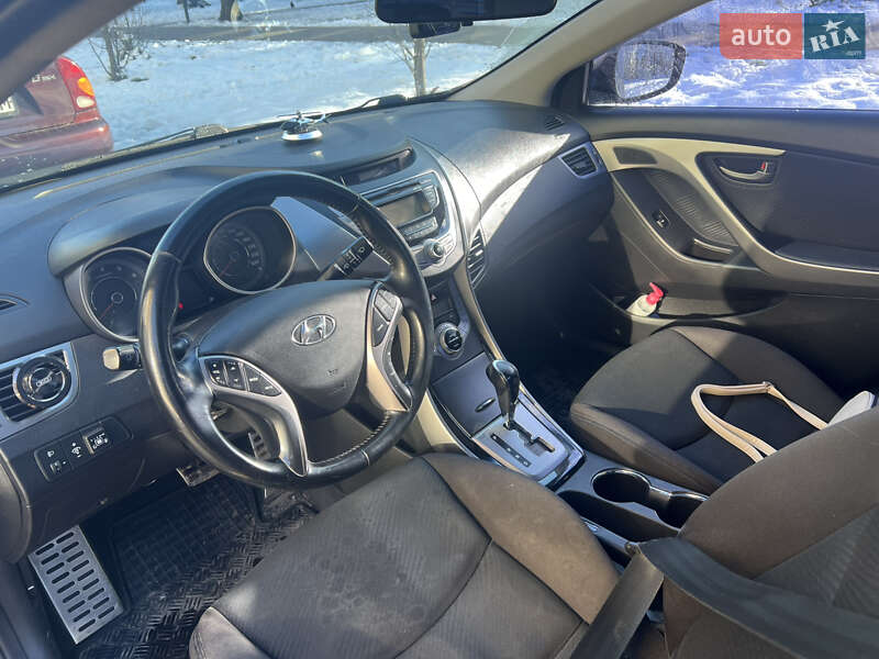 Седан Hyundai Elantra 2013 в Львові