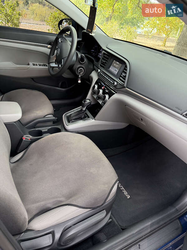 Седан Hyundai Elantra 2019 в Кропивницком