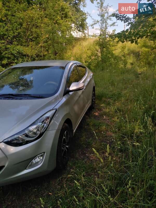 Hyundai Elantra 2011