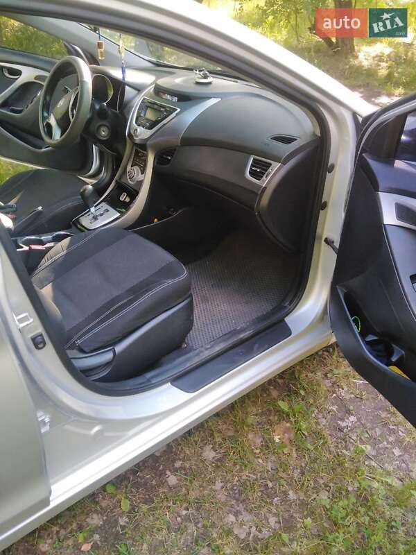 Седан Hyundai Elantra 2011 в Варве