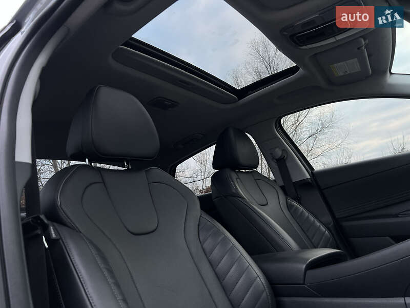 Седан Hyundai Elantra 2022 в Киеве