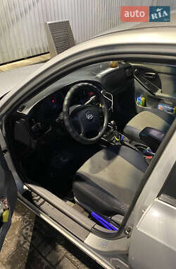 Седан Hyundai Elantra 2004 в Киеве
