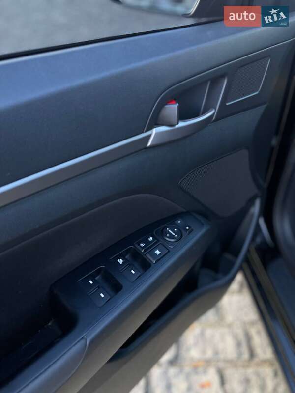 Седан Hyundai Elantra 2018 в Харкові