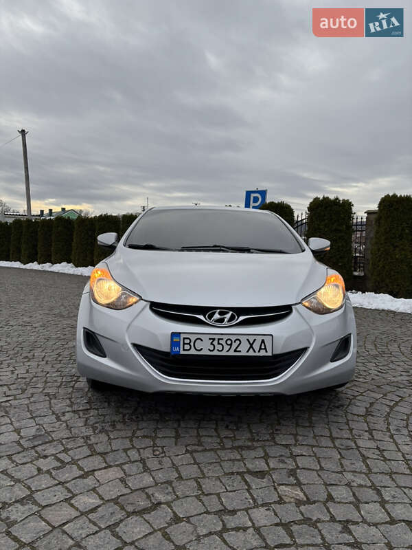 Седан Hyundai Elantra 2011 в Львові