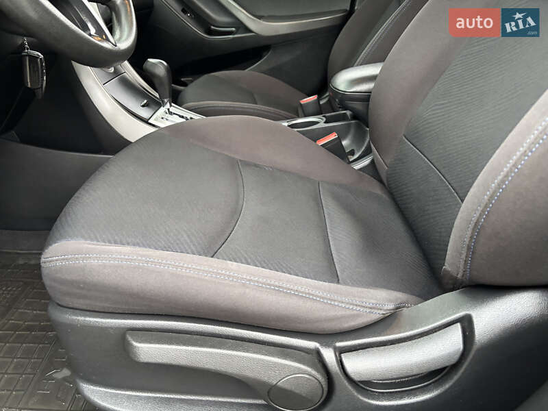 Седан Hyundai Elantra 2011 в Львові