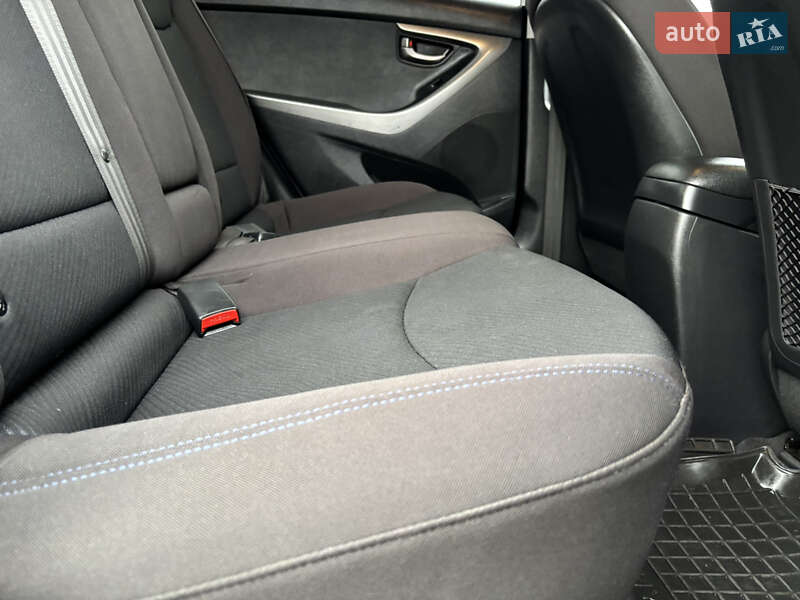 Седан Hyundai Elantra 2011 в Львові