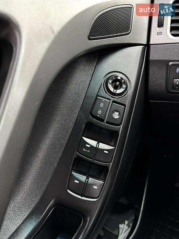 Седан Hyundai Elantra 2011 в Львові